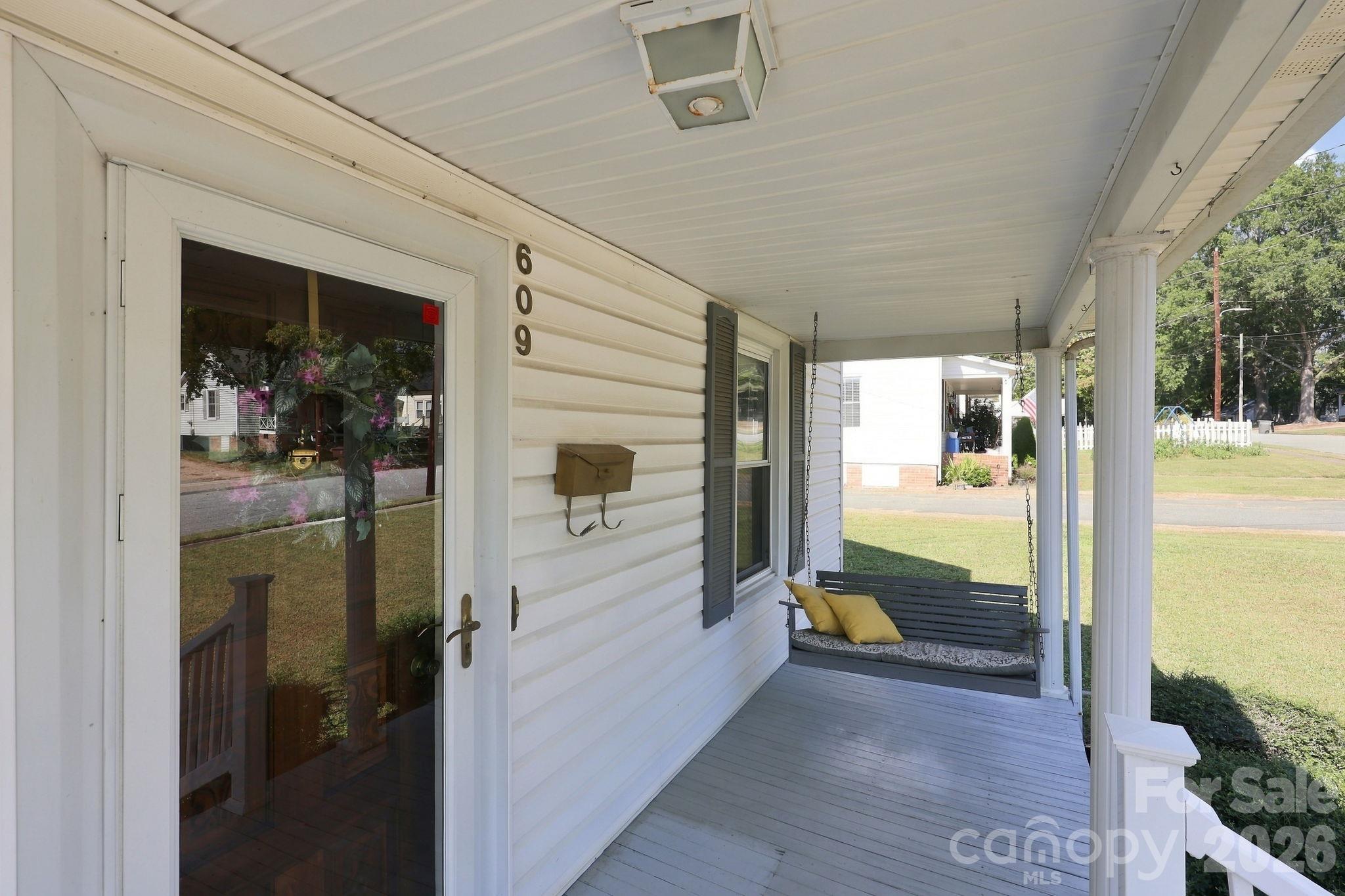 609 Poplar Avenue