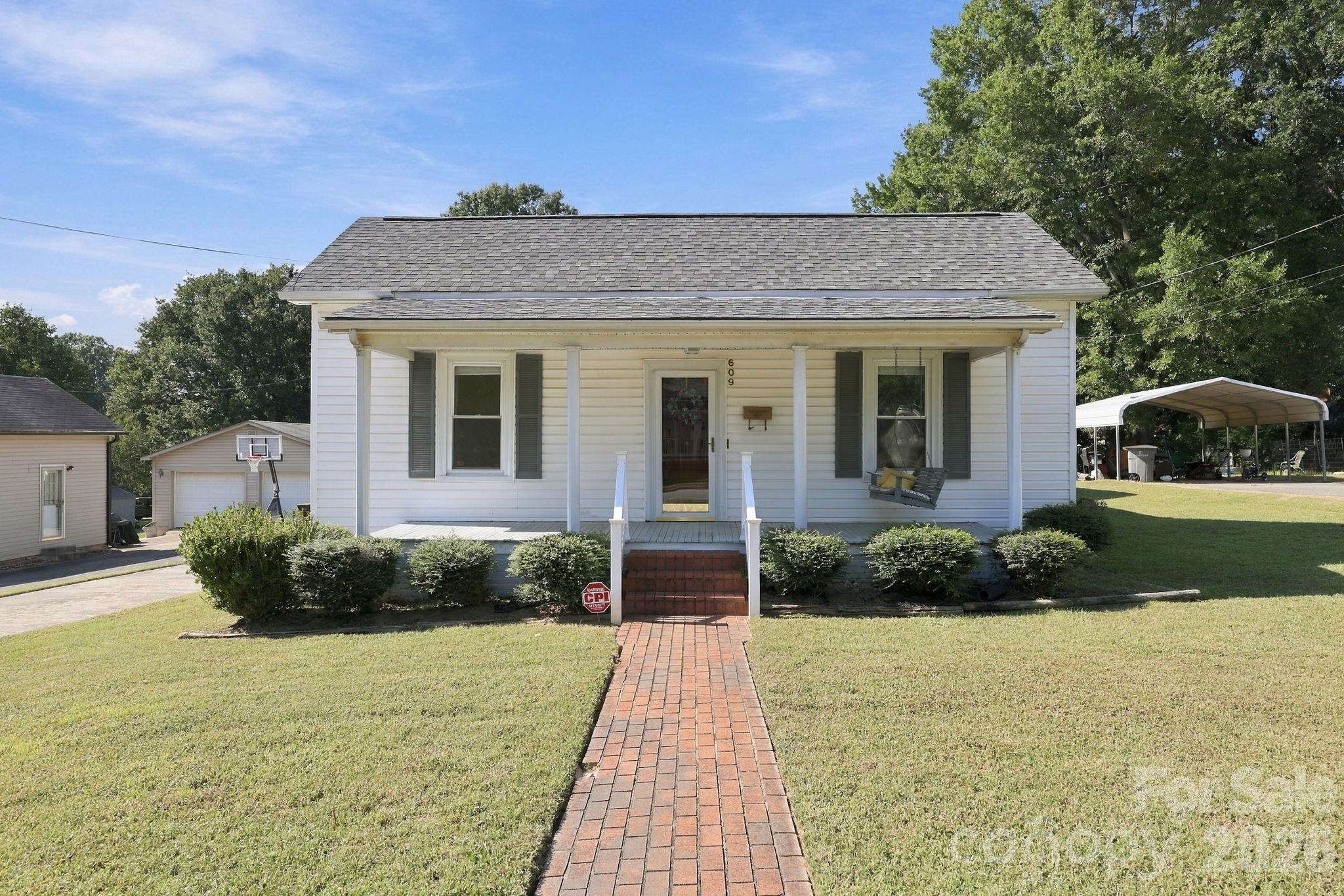 609 Poplar Avenue