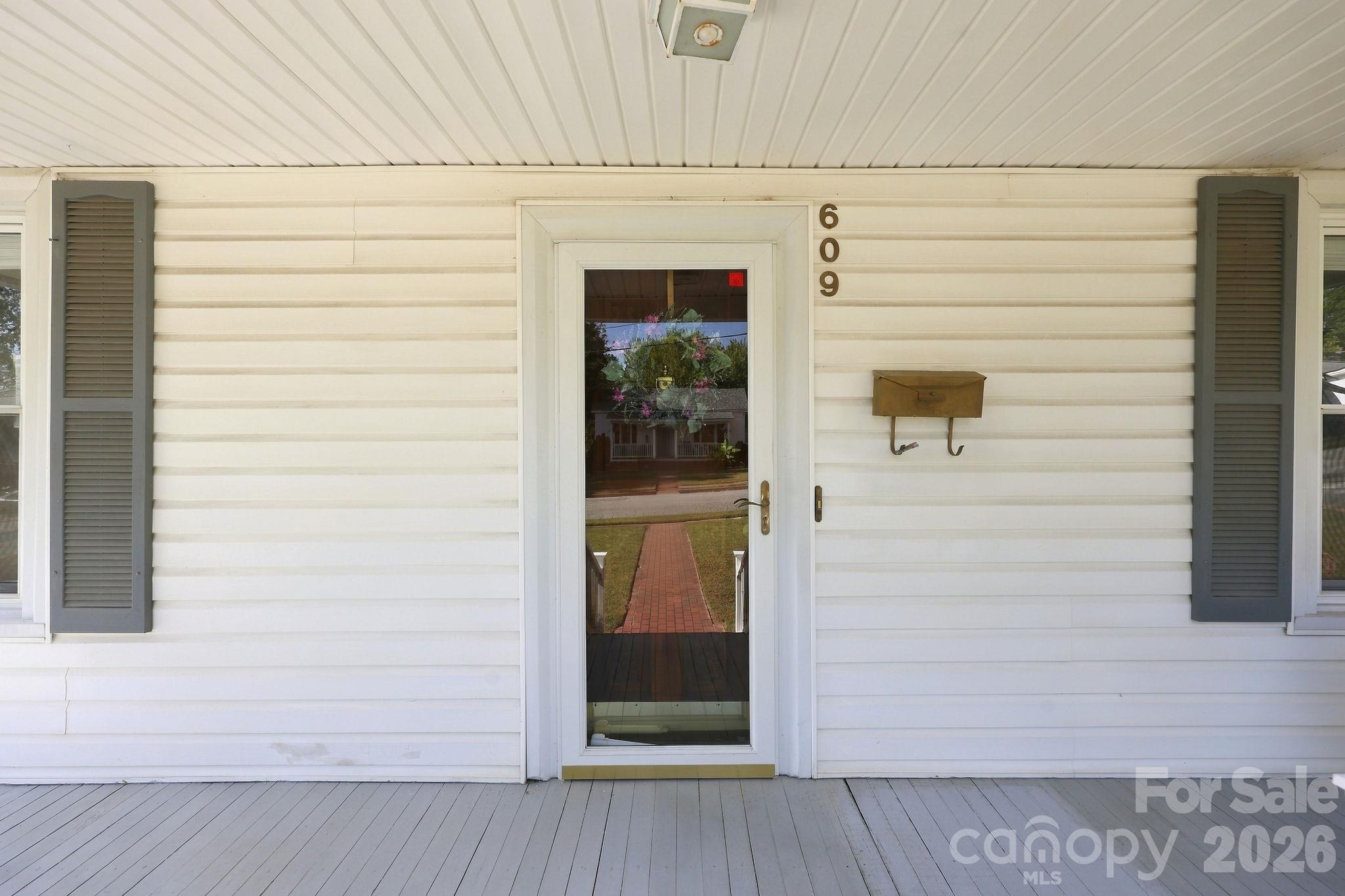 609 Poplar Avenue