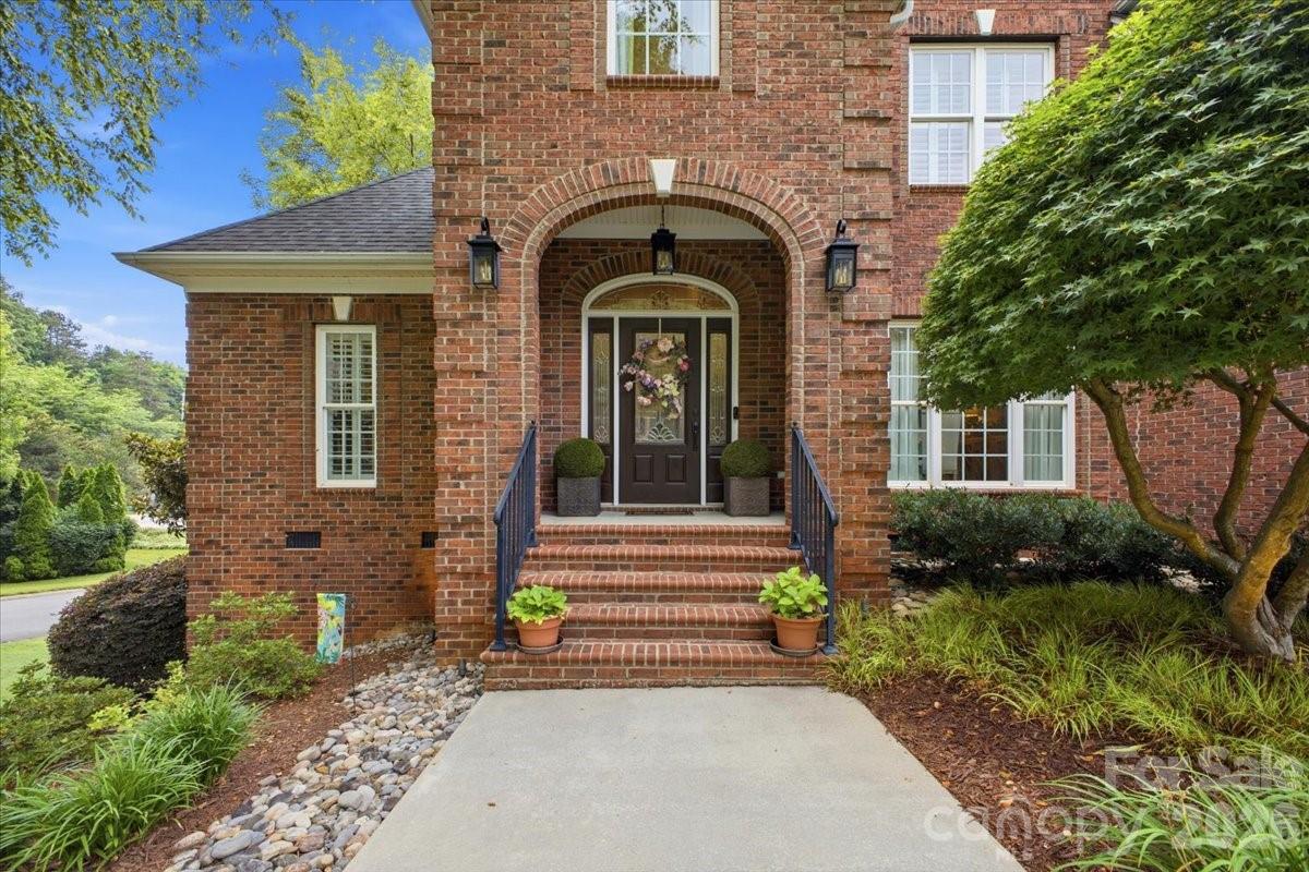 201 Commodore Court