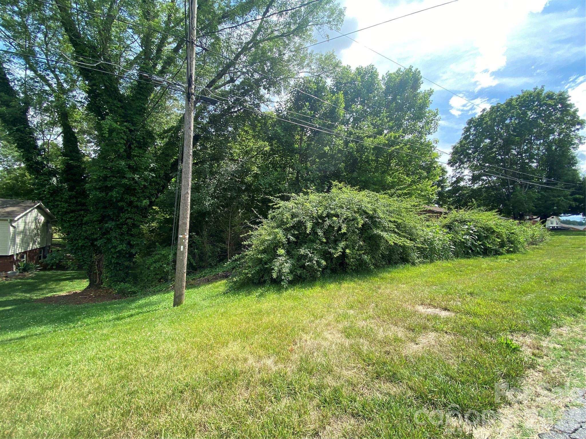 COLONIAL HEIGHTS - Land