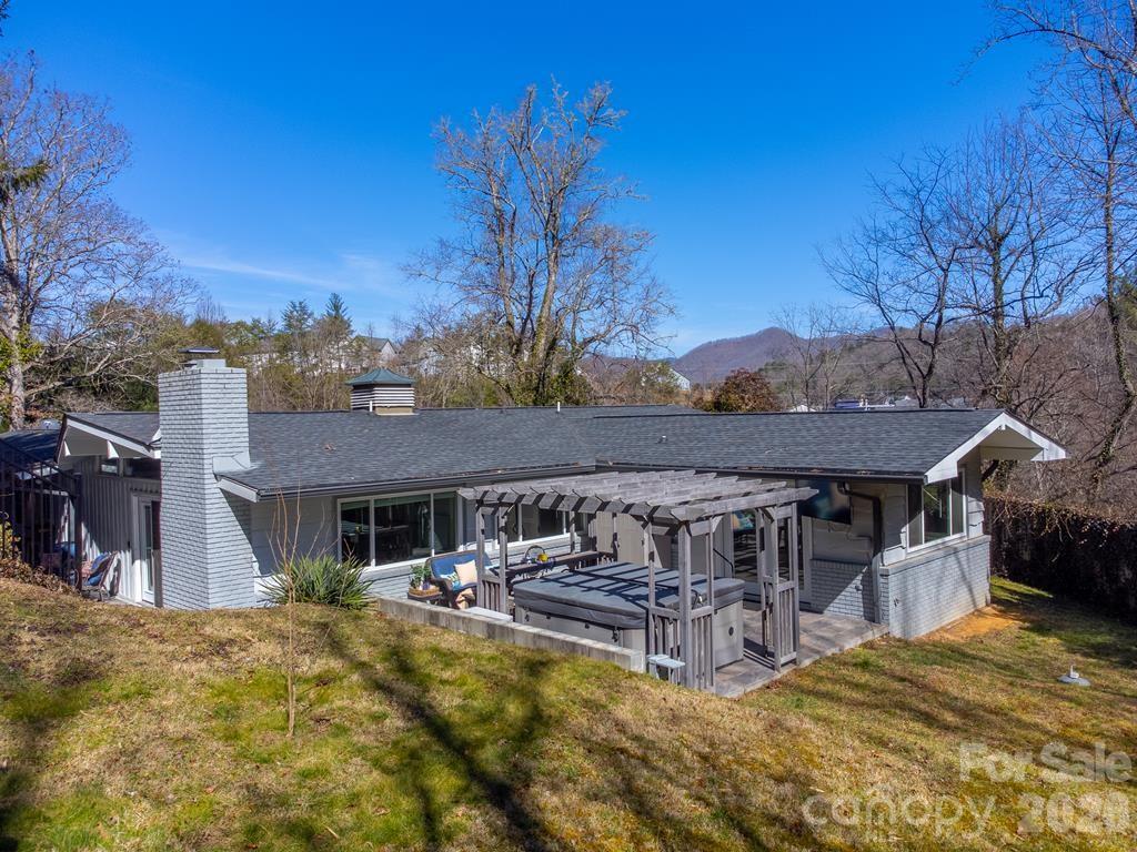 240 North Country Club Drive