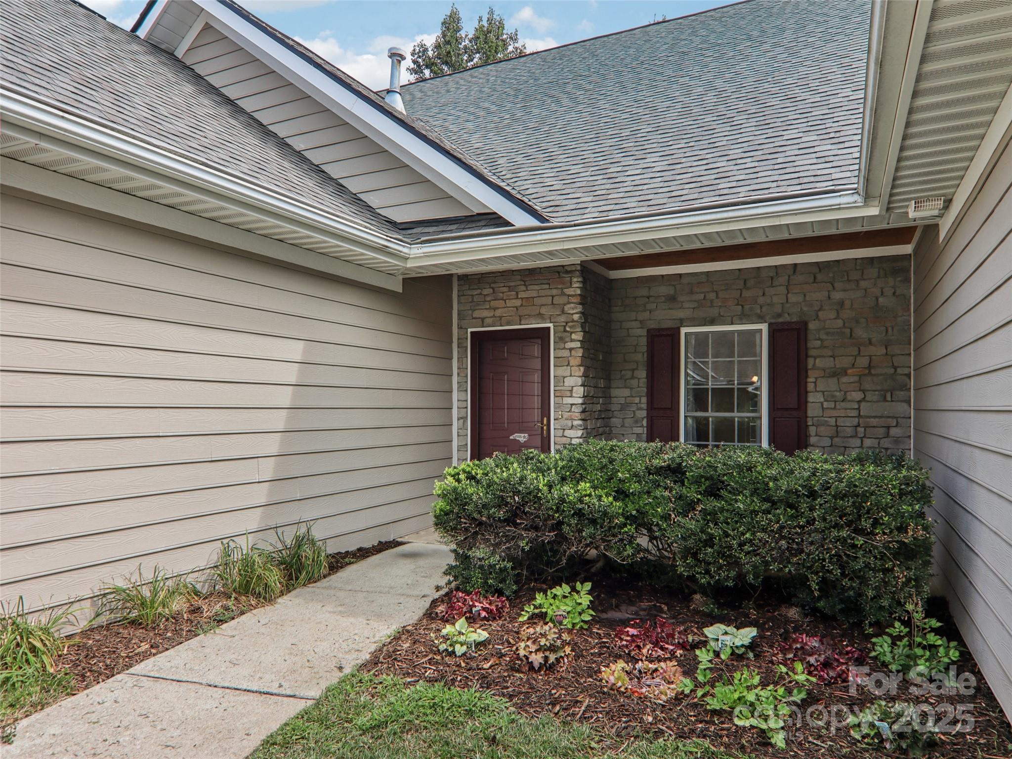 888 W Pointe Drive