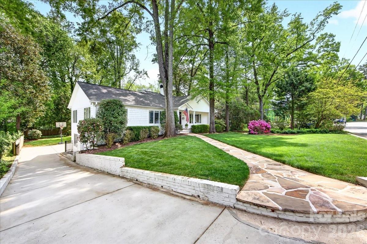 3209 Fairfax Drive