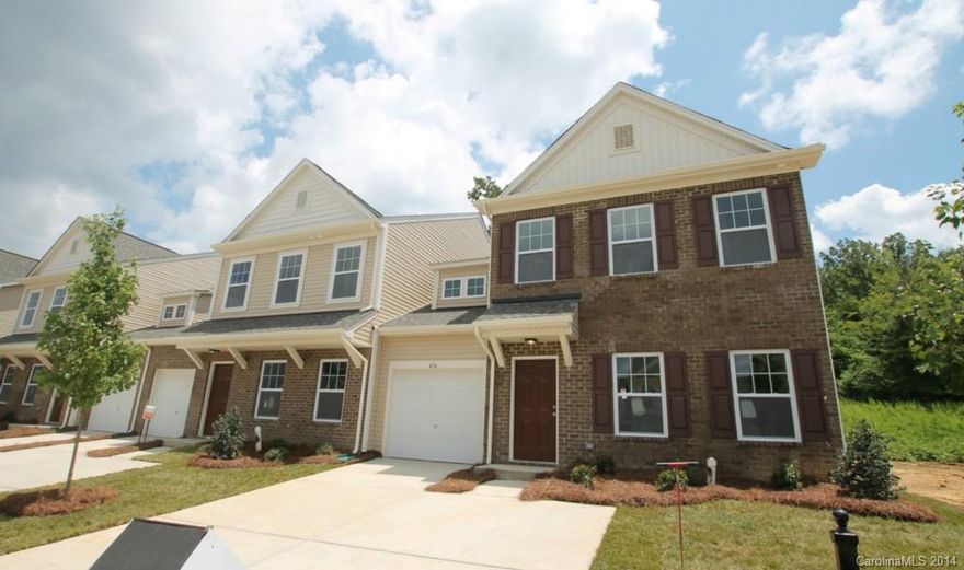 Master Down plan featuring 3bd/2.5bth, Bonus Room, Additional Rec/Storage Room & over 2000 HSF! Efficient
floor plan maximizes space without minimizing style! Finish & features include Hardwood & Ceramic Tile
Flooring, Granite Kitchen & Bath Countertops, Custom Trim & Paint, Upgraded Cabinet & Lighting, Stainless
Steel & More! Gated Community conveniently located and selling fast!