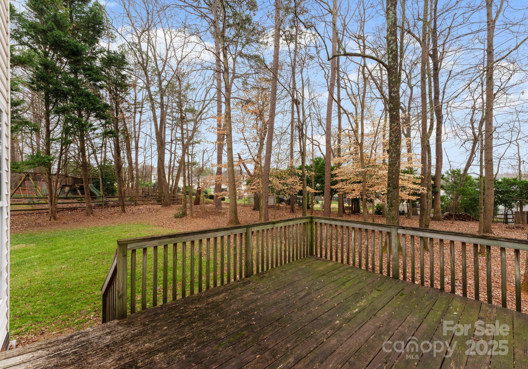 1736 Walnut Crest Lane