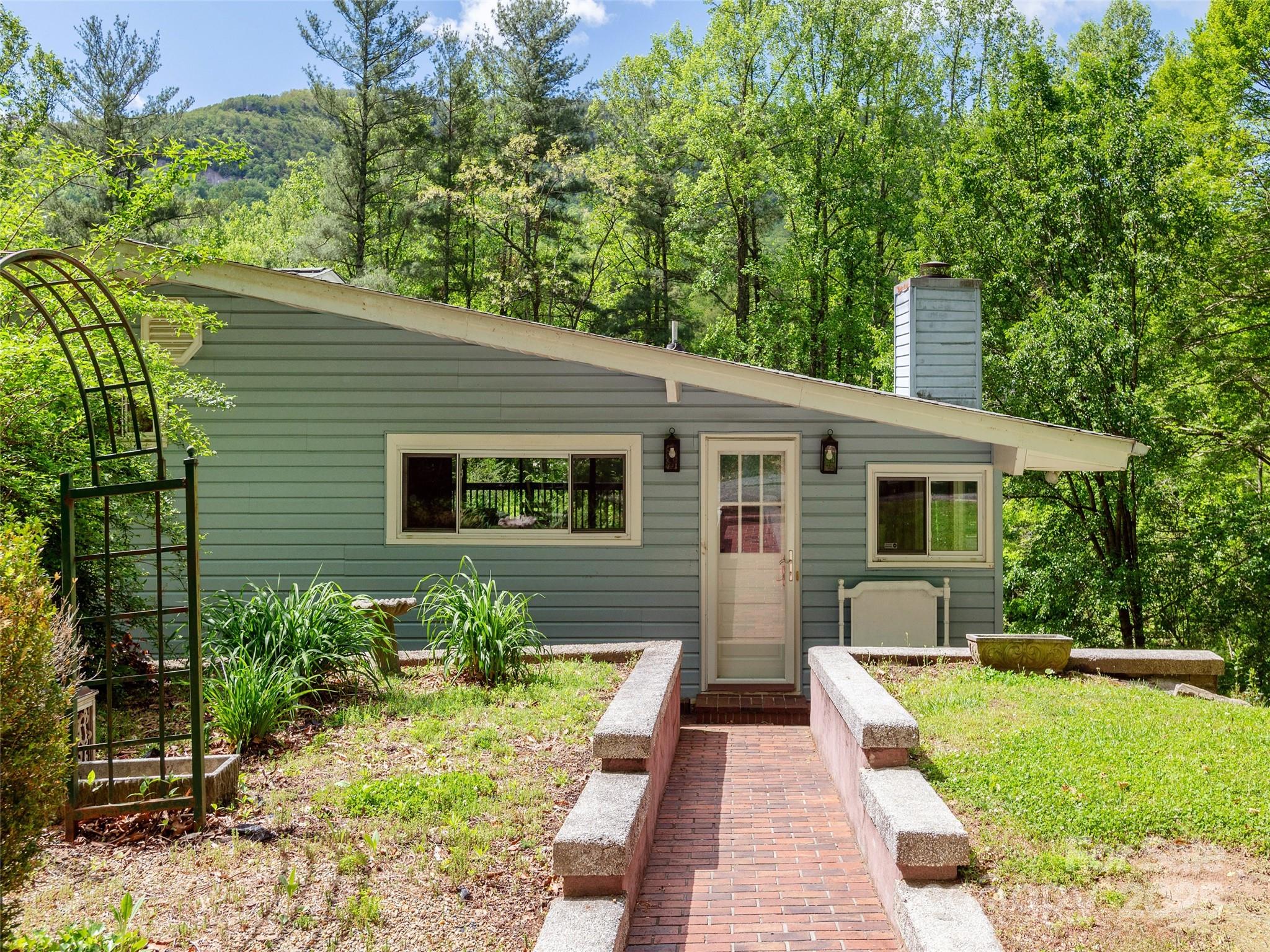 61 W Lake View Road