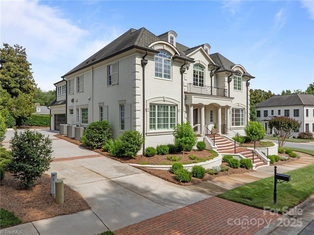 2990 Reynolds Square