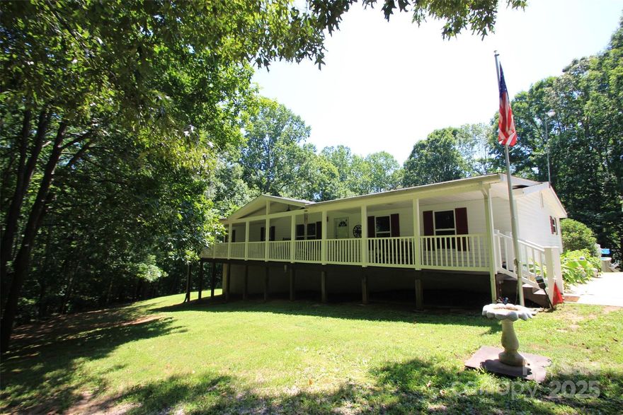 Country at its best, front porch 60 foot front porch with a screened in back porch. This home has it all carport and 2 car garage not attached. No HOA's . Home is in great condition and has been maintained. Split bedroom plan large
great room. Gutter guards on home. Close to shopping to Lake Wylie and Clover. Clover school system. 1.75 acres.
Has hook up for generator for home does not include generator.