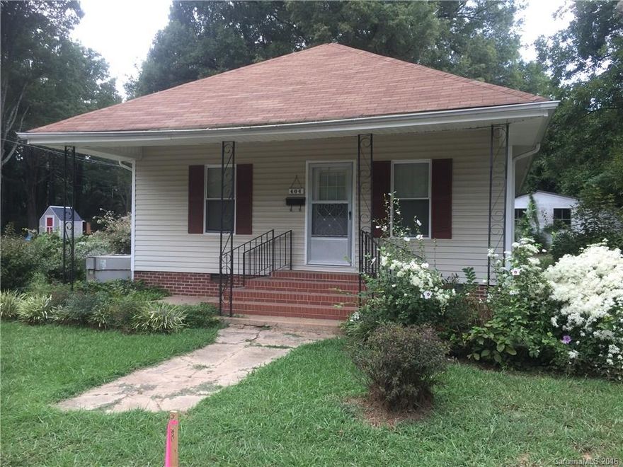 Cute 2Br./1Ba. home close to downtown Mooresville.  Move in ready with neutral colors.  This charming home won't last long!  Pets are conditional with $300 non-refundable pet deposit.