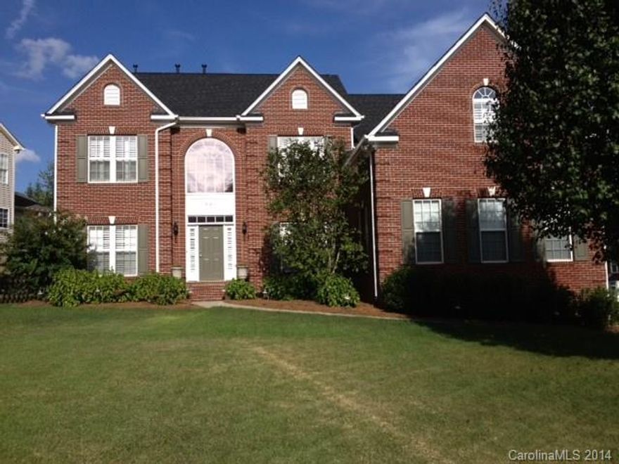 Gorgeous 5BR/3BA, 3600+ home on professionally landscaped corner lot!  The open-floor plan boasts an expansive two-story greatroom, chef's kitchen, large breakfast room, hrdwd floors, formal dining, and 1st floor bedroom.  An elegant dual staircase leads to 3 secondary bedrooms and an oversized master. Landscaped water feature, plantation shutters, water softener, new carpet & much more!