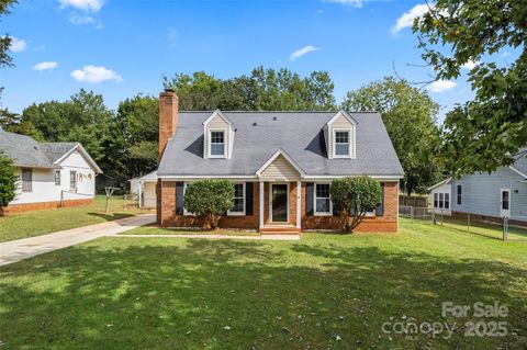 Photo of 6606 Old Meadow Road, Charlotte, NC 28227 (MLS # 4306535)