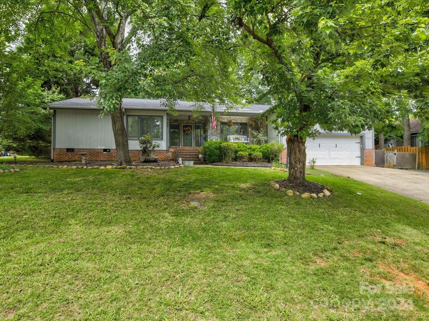 NEW and Improved price on this Sprawling RANCH in Tega Cay with access to highly sought after schools and NO HOA! The new homeowners will have the PEACE OF MIND knowing that the roof was replaced 3 years ago AND the Crawl Space was cleaned up and ENCAPSULATED with a sump pump AND a dehumidifier added! (The crawl space has a transferrable warranty with Dry Pro good until 2026!) NEW Hot Water Heater in 2022 and new Kitchen Appliances in the last year or two! No worries! The 4th bedroom makes the perfect SECOND PRIMARY Bedroom with an en-suite bathroom! Updated kitchen with quartz counters and ceramic backsplash and stainless appliances. The Great Room features stunning vaulted ceilings and a stone fireplace! Flooring was newly installed roughly 3 years ago. The level back yard has a lovely deck and is fenced in. Monthly termite treatment and Bond through Sage Pest Control. Close to parks, golfing, recreation and Lake Wylie!