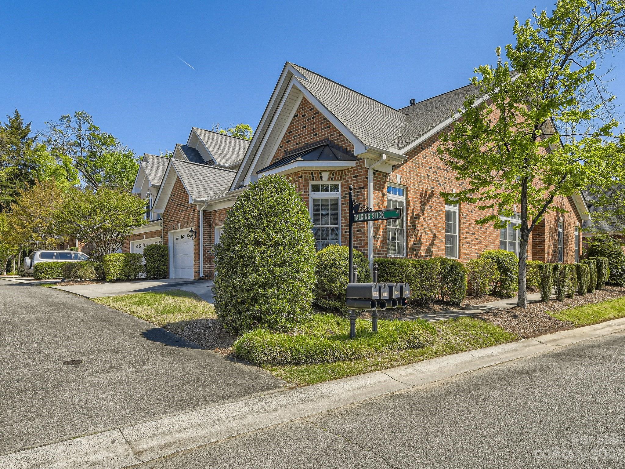 Beacon Knoll Villas - Residential