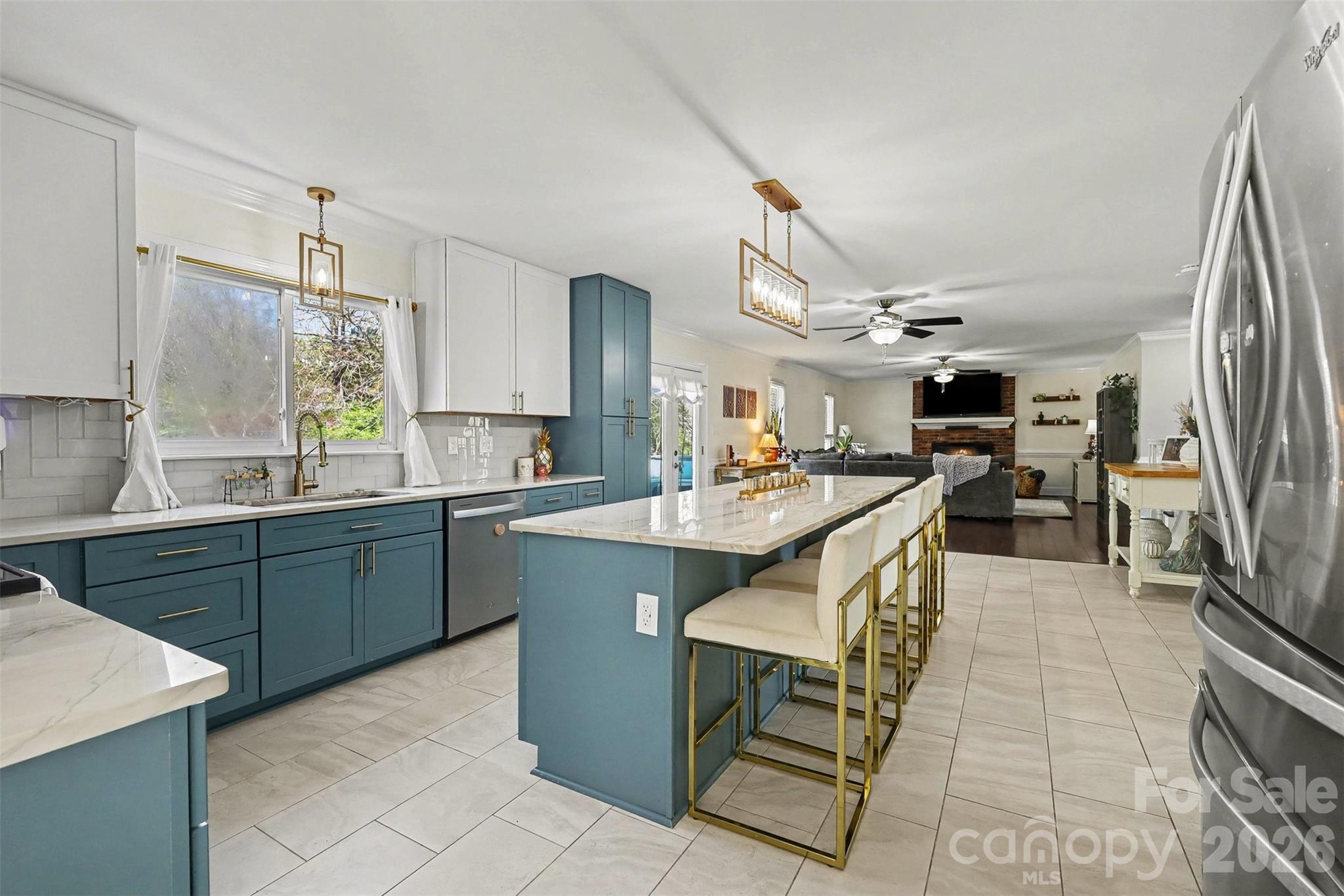 8929 Lauriston Place