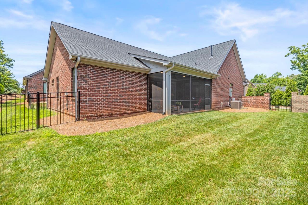 1150 Golden Hill Lane