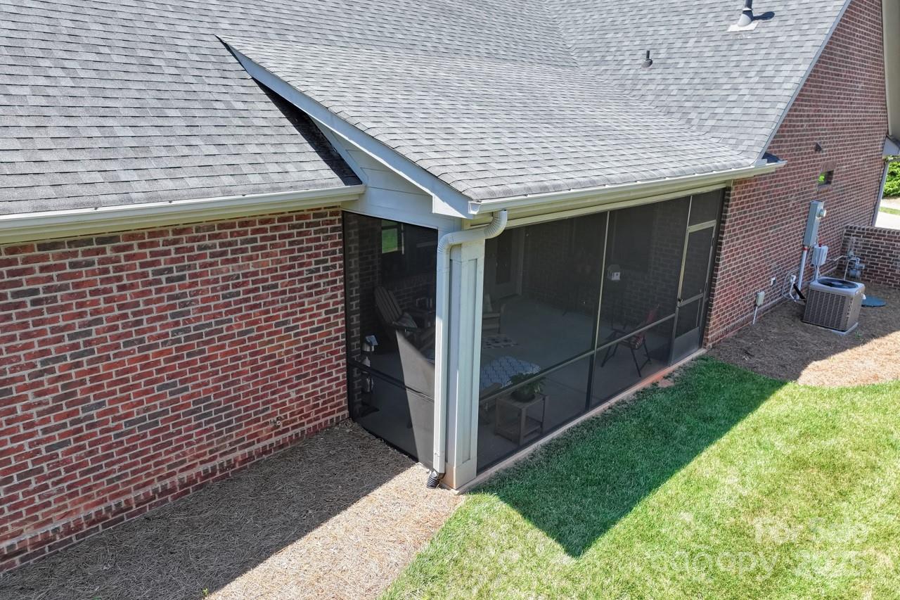 1150 Golden Hill Lane
