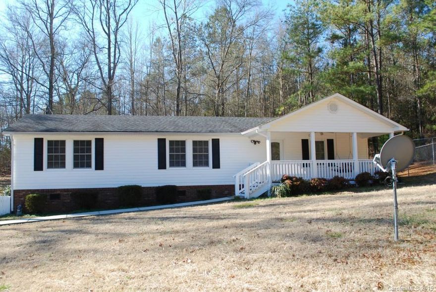 Totally Remodeled 3BR/2 Bath Ranch on over an Acre.  Split Bedroom Plan.  Eat In Kitchen w/Laminate Flooring, Newer Cabinets & Counter Tops.  New SS Appliances & a Pantry.  New Carpet in Great Room & Bedrooms.  Master has a Nice Walk In Closet & Private Master Suite w/Whirlpool Tub, Dual Vanity & Separate Shower.  Bedrooms 2 & 3 Both have Walk In Closets.Rocking Chair Front Porch, Screen Porch & Fenced Yard.  This home is Perfect for any one looking for a Country Setting.  USDA Approved.