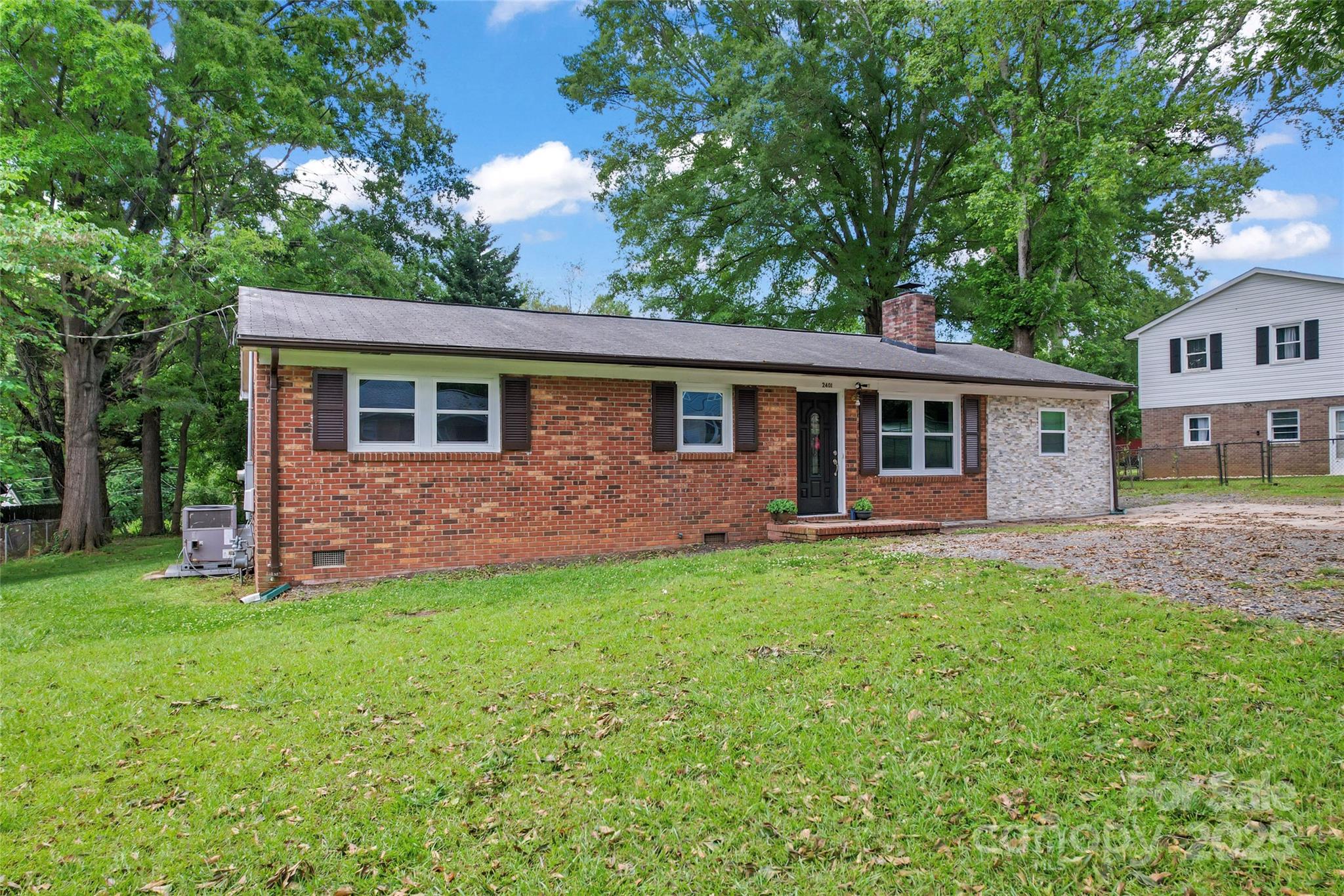 2401 Woodleaf Drive