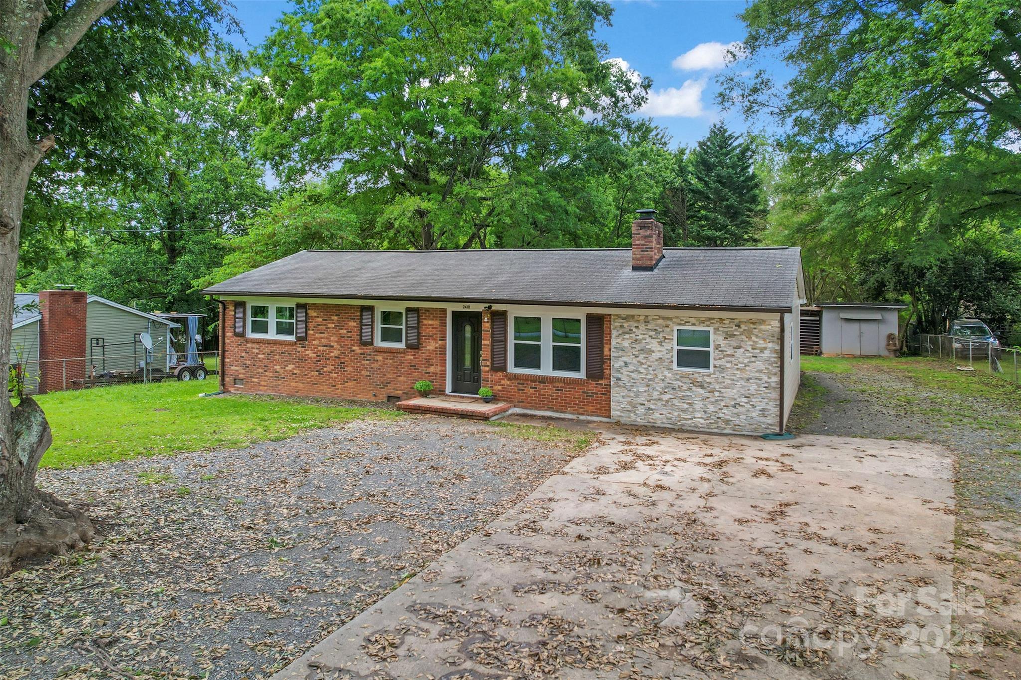 2401 Woodleaf Drive