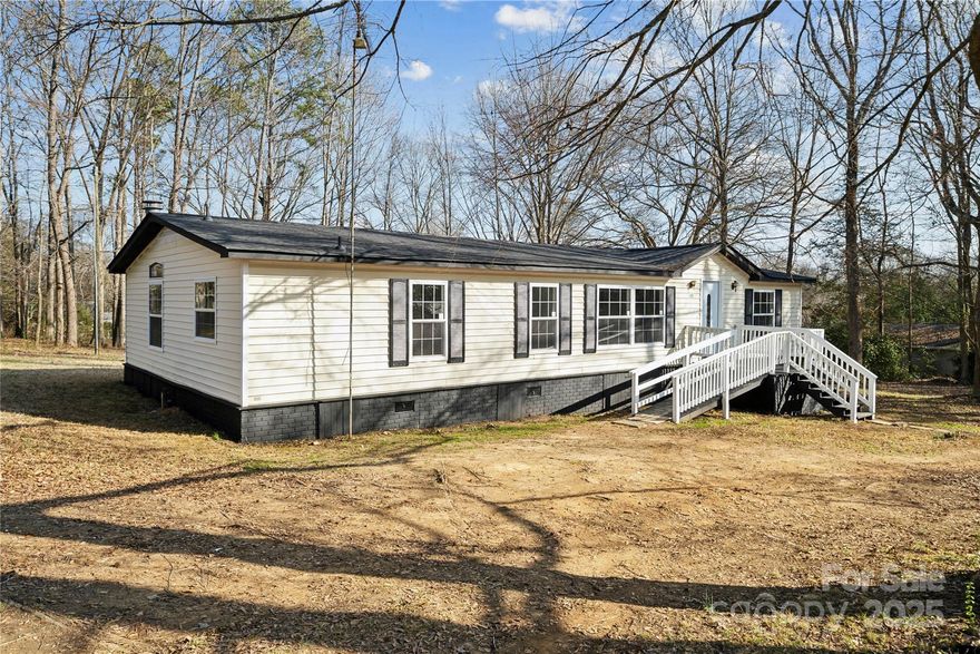 Discover your dream home in this beautifully remodeled 3-bedroom, 2-bathroom property, perfectly situated on a spacious one-acre lot. Featuring a new roof, upgraded finishes, and new appliances, this home offers both comfort and peace of mind. Whether you're relaxing in the cozy living spaces or enjoying the expansive outdoor area, every corner of this property invites you to live your best life. 
It is located less than 2 minutes from the hospital and Downtown, with elementary, middle, and high schools just 5 to 15 minutes away. 

Don't miss out on this incredible opportunity—schedule a showing today and see why this home is the perfect fit for your next chapter!