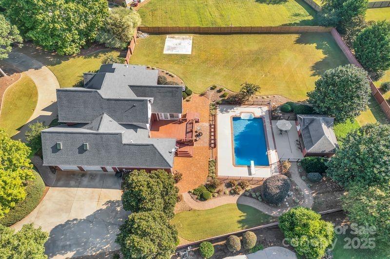 137 Clearcreek Drive