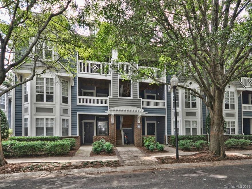 Immaculate top-floor unit in Olmsted Park at Dilworth.  Spacious living room with high ceilings, updated kitchen and baths, private master suite, and peaceful outdoor space.  Nestled on the tree-lined streets of Dilworth and just blocks from South End amenities -- shops, restaurants, entertainment, light rail.  Complex includes pool and clubhouse.