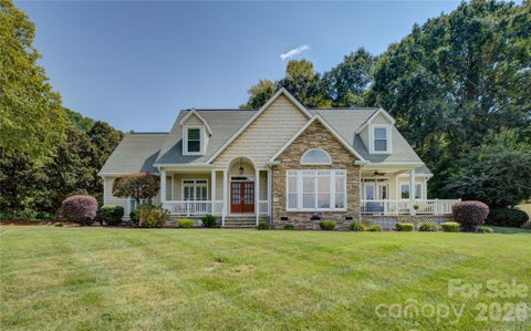 Photo for 946 Lake Club Drive