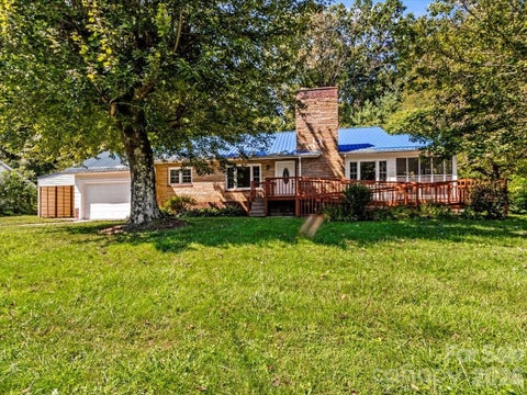 Photo of 422 Altapass Highway, Spruce Pine, NC 28777 (MLS # 4422075)