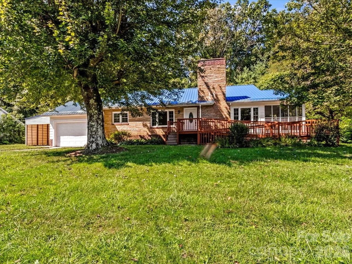 422 Altapass Highway, Spruce Pine, NC, 28777