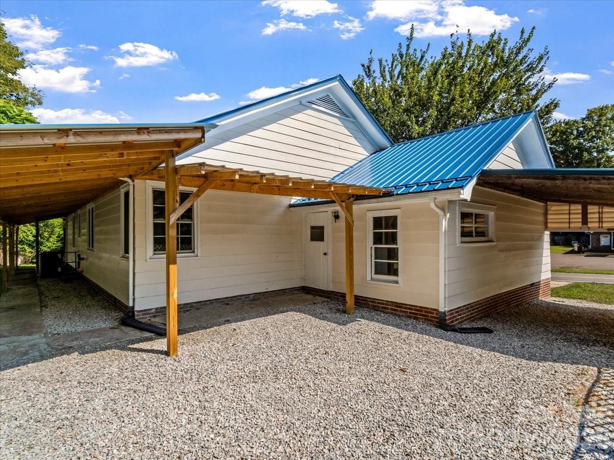 422 Altapass Highway