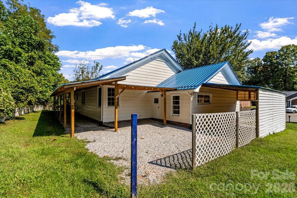 422 Altapass Highway