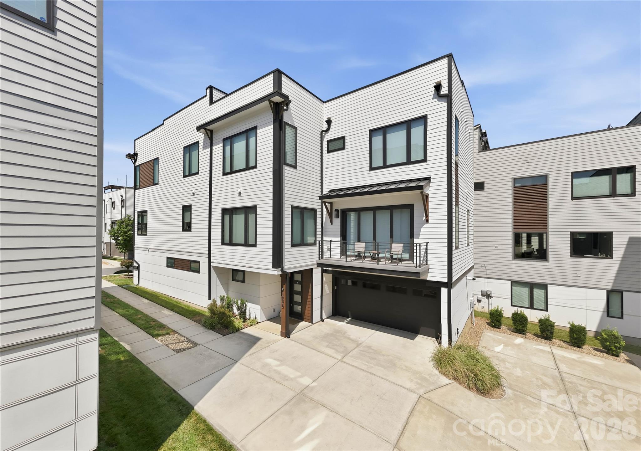 1004 Westbrook Drive