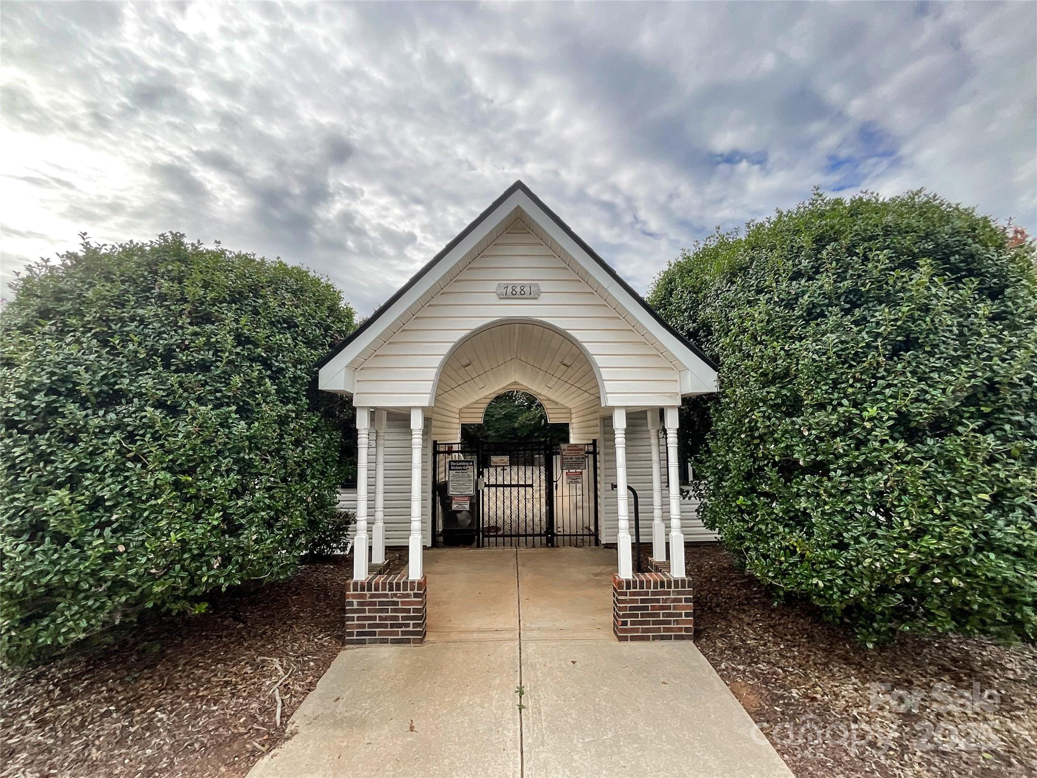 The Landing at Hickory Grove - Residential