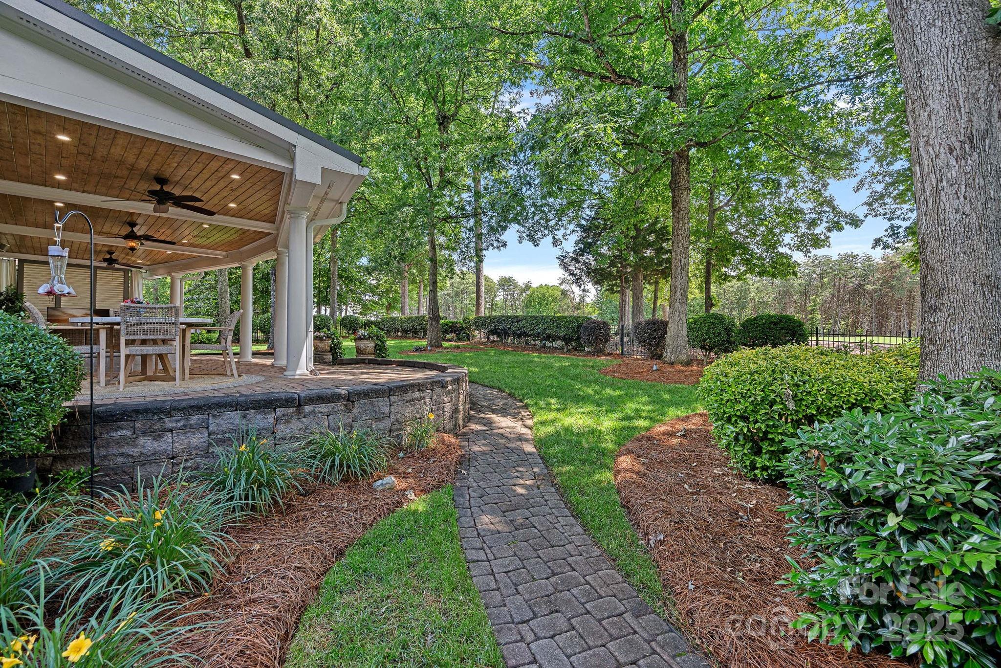 The Peninsula - Residential