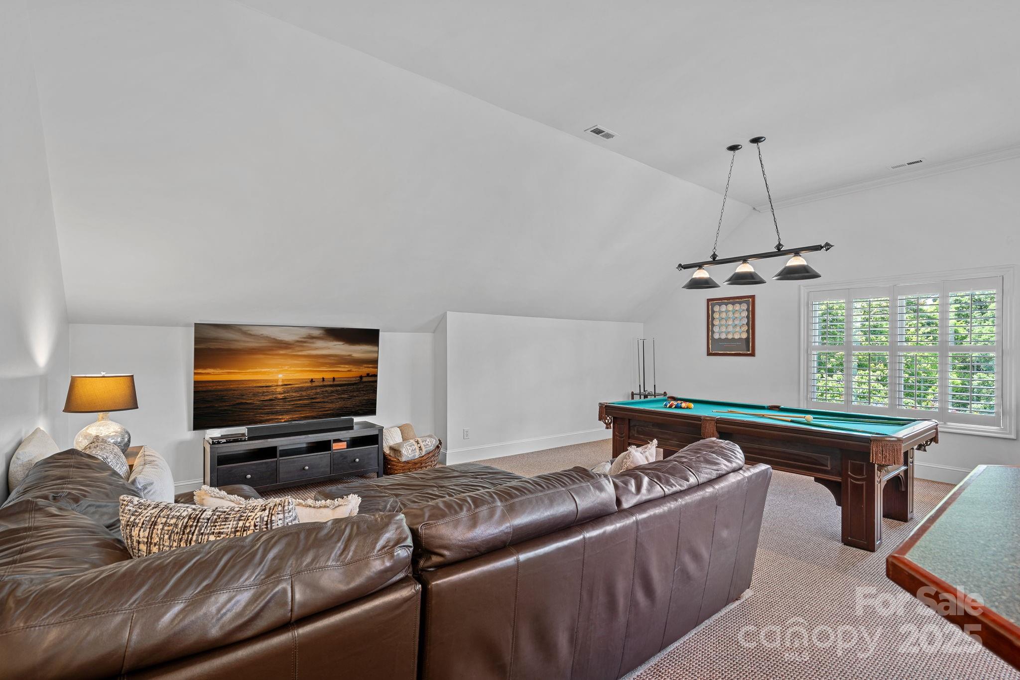 The Peninsula - Residential