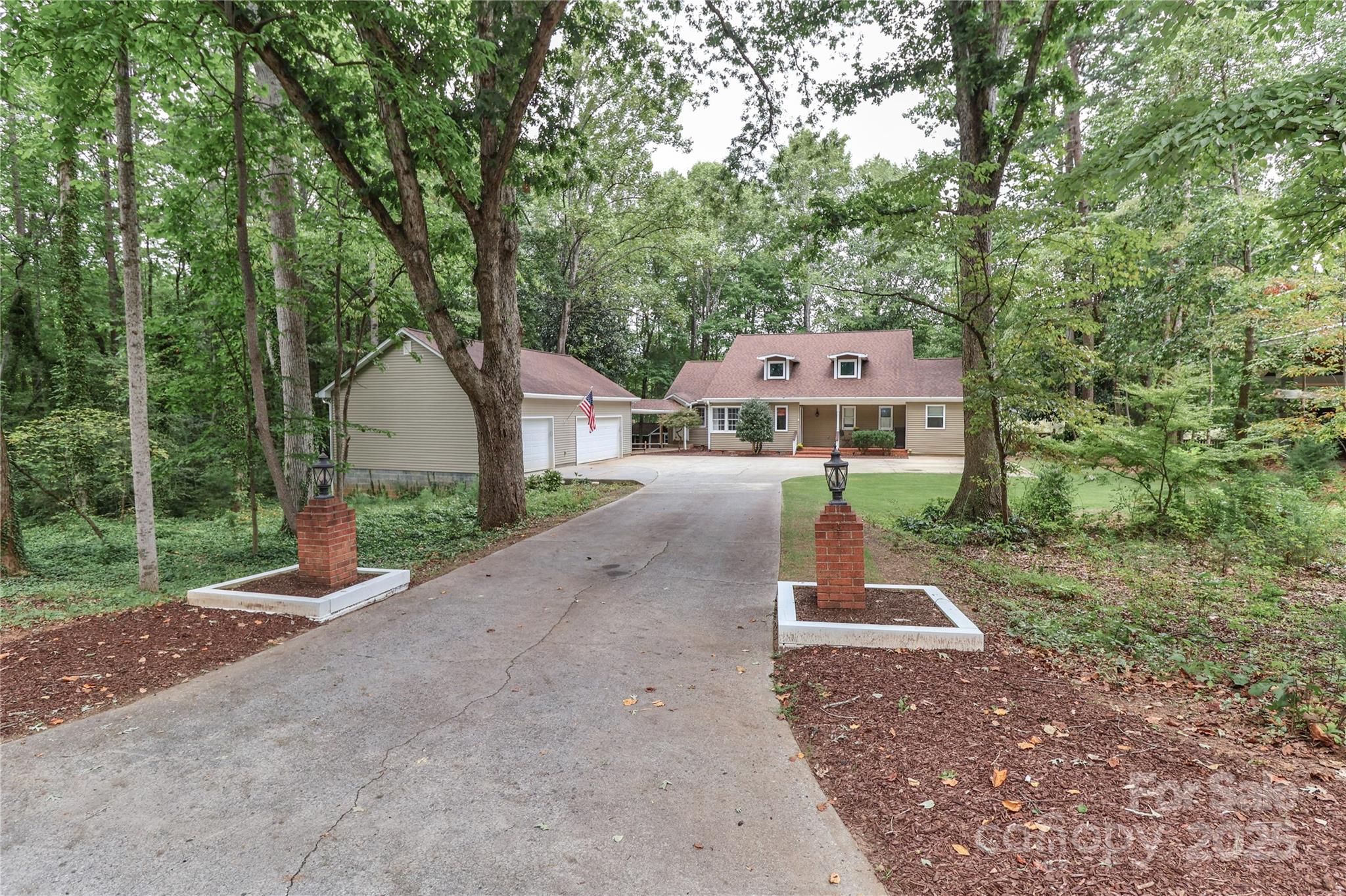 459 W Lowrance Avenue