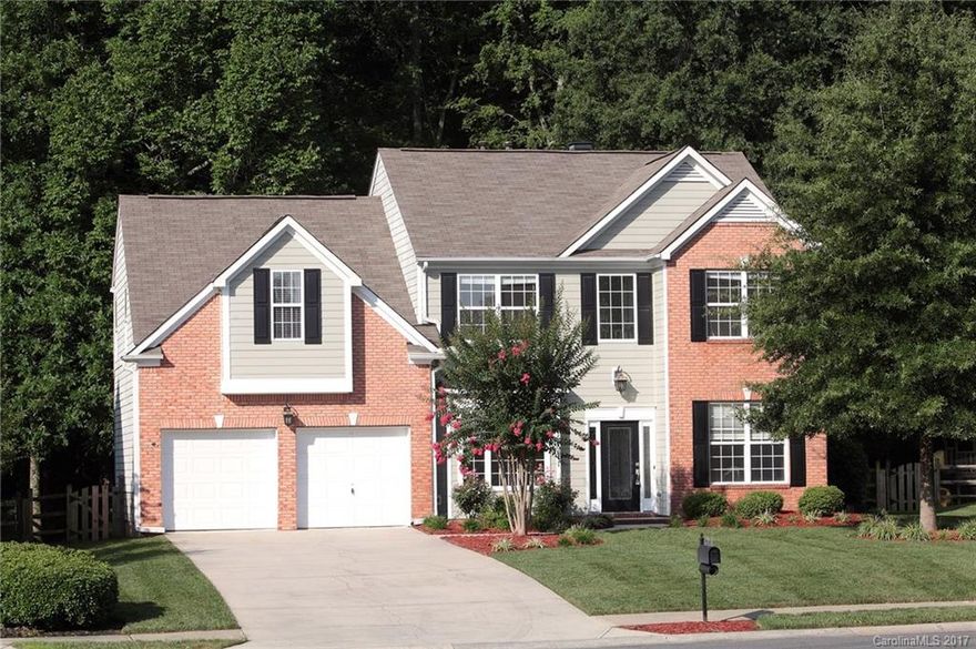 Beautifully designed 2-story home in desired Steele Creek! Sprawling backyard w/ play set, fence and patio. Spacious bedrooms in addition to large bonus room. Master suite includes garden tub, high ceilings and walk-in closet. Upgraded appliances, backsplash and granite countertops. Brand new paint and fresh flooring. Amazing amenities - community pool, recreational area with playground, club house and walking trails. Rivergate Shopping!