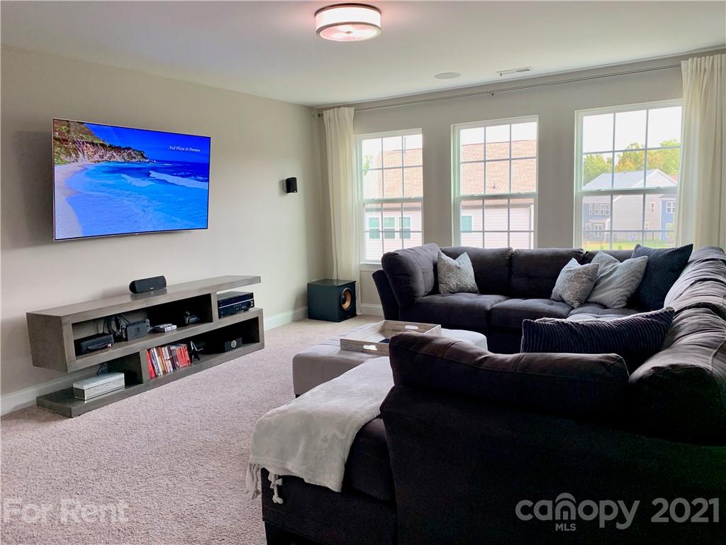 Oakland Pointe - Residential Lease