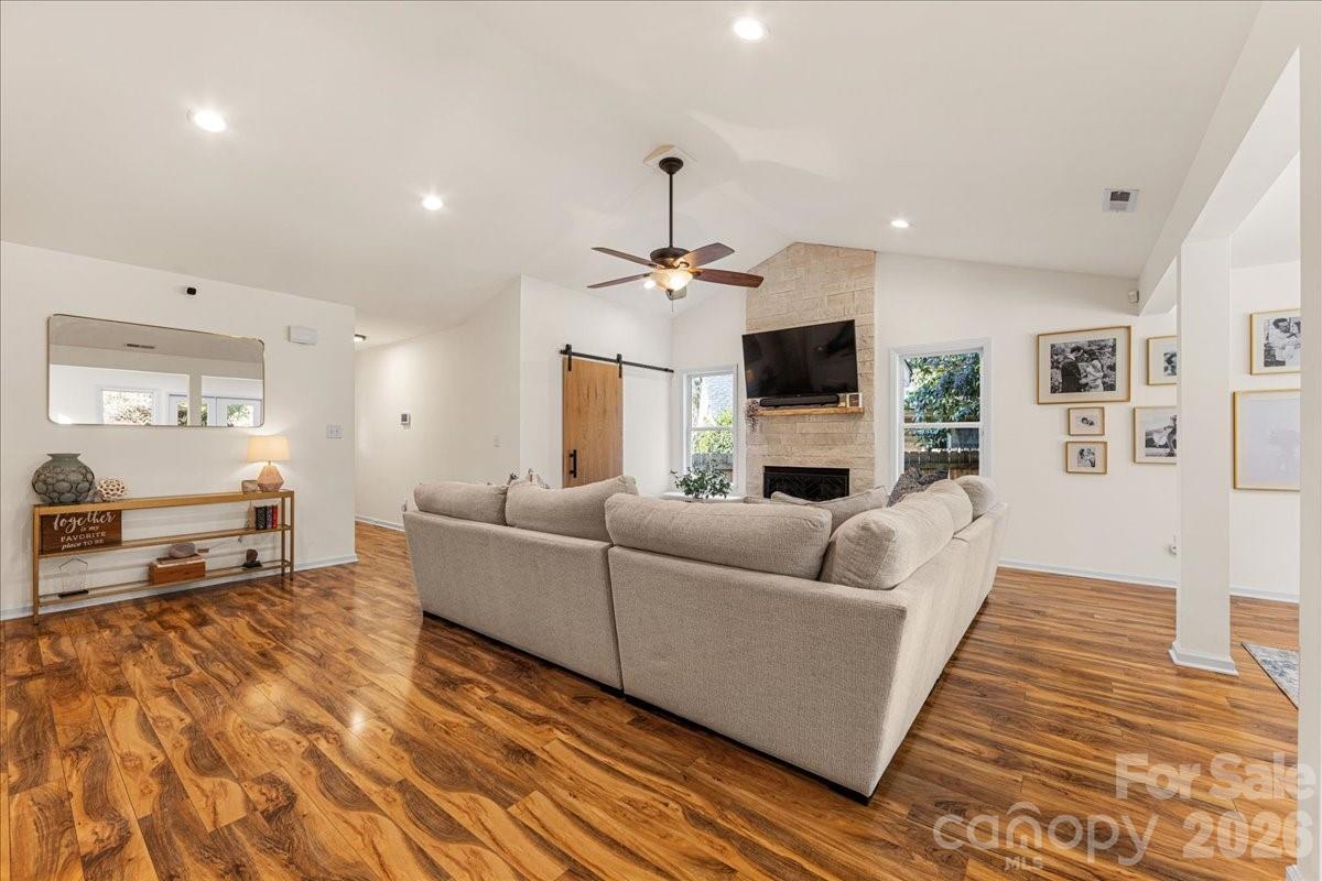 2200 Olde Chantilly Court