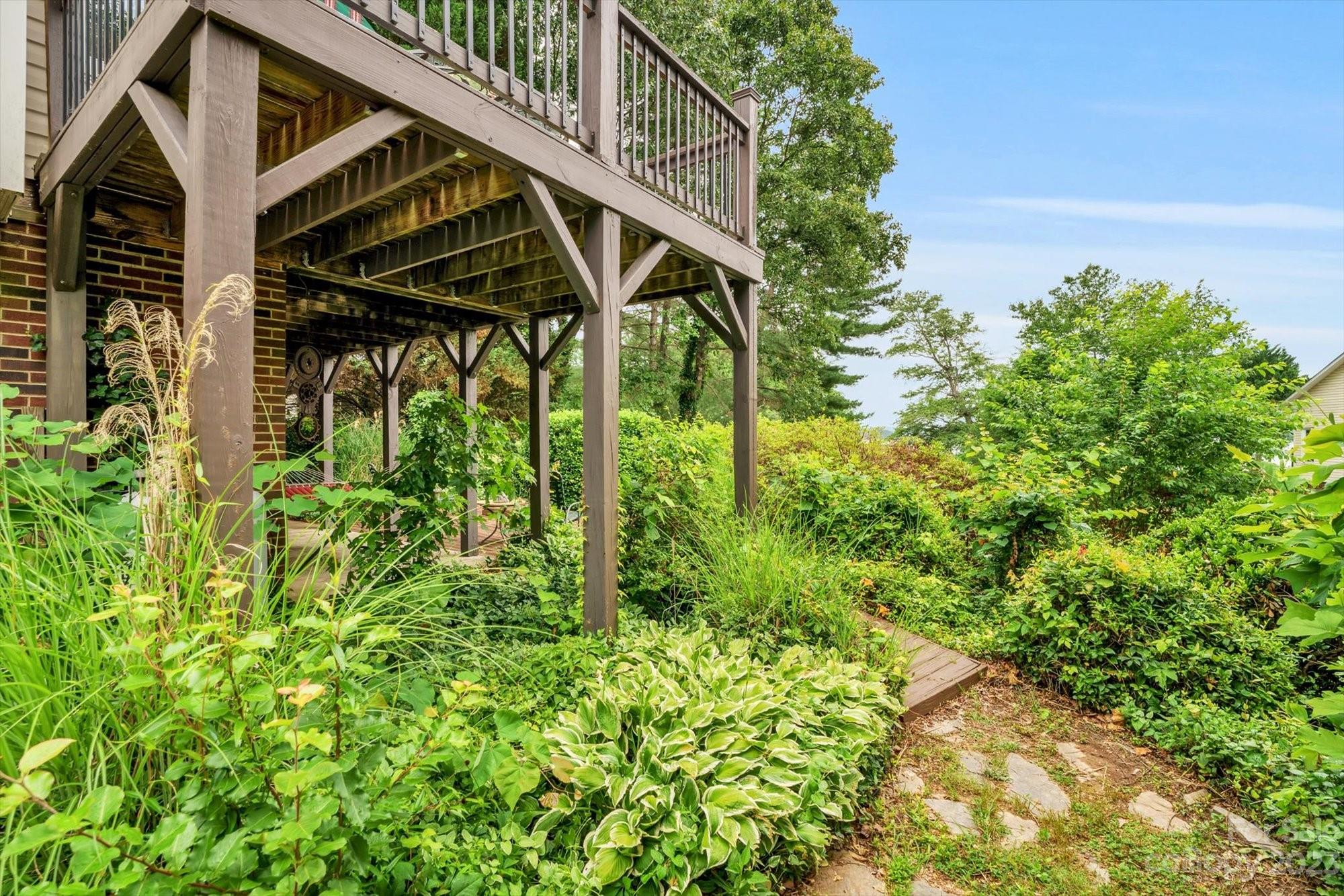 Laurel Pointe - Residential