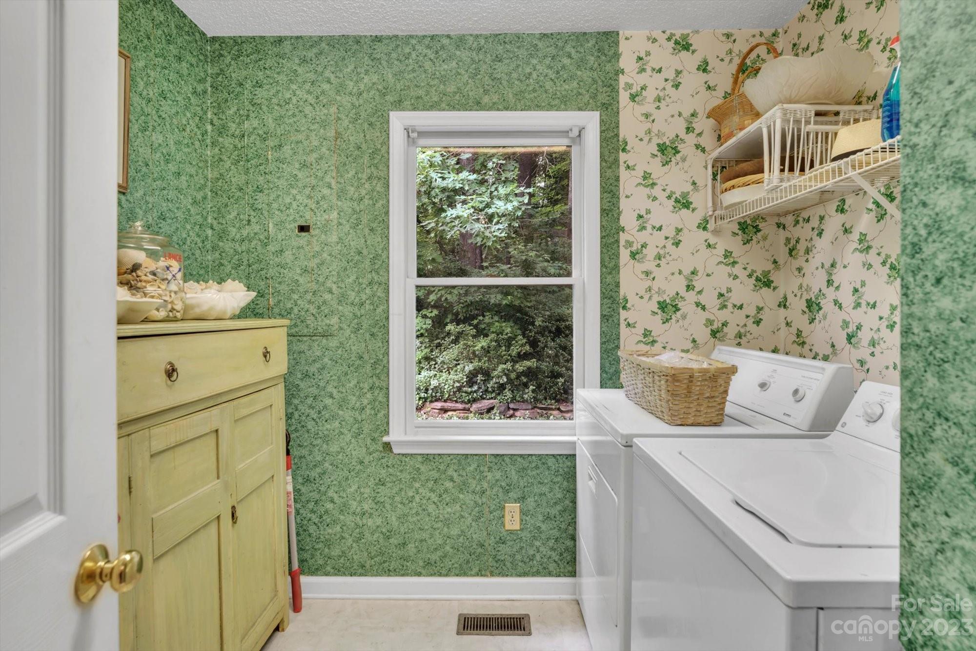 Laurel Pointe - Residential