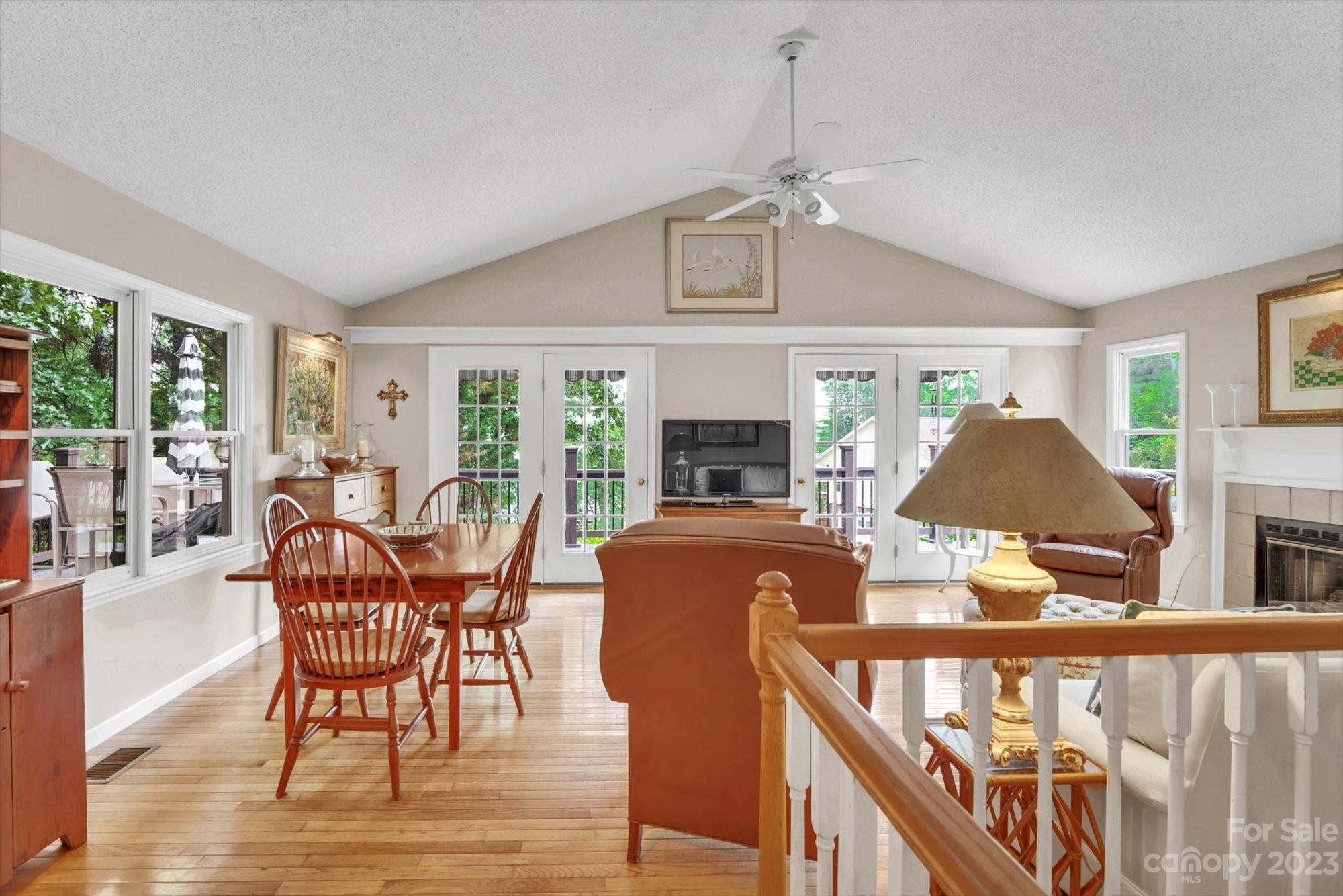 Laurel Pointe - Residential