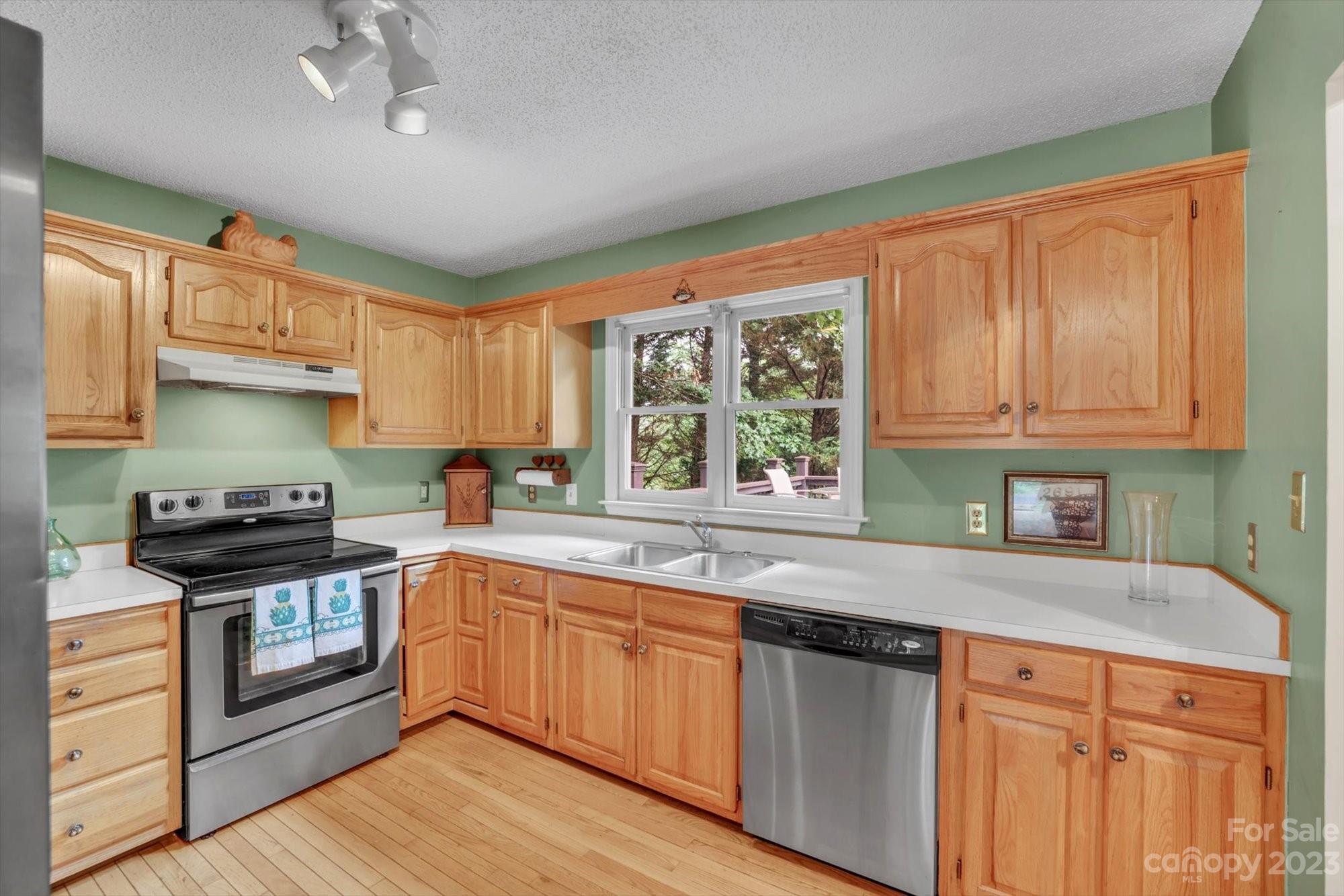 Laurel Pointe - Residential