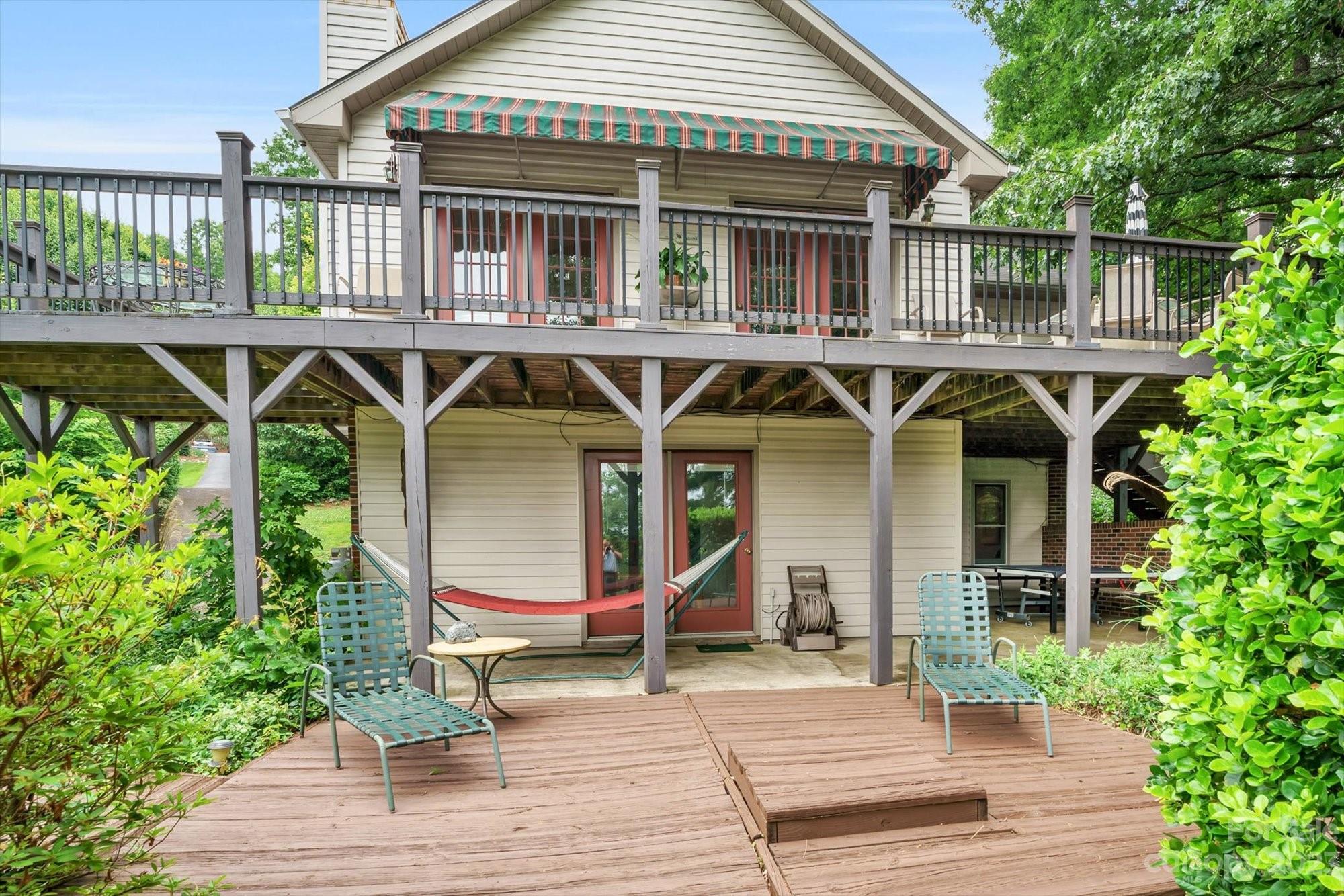 Laurel Pointe - Residential