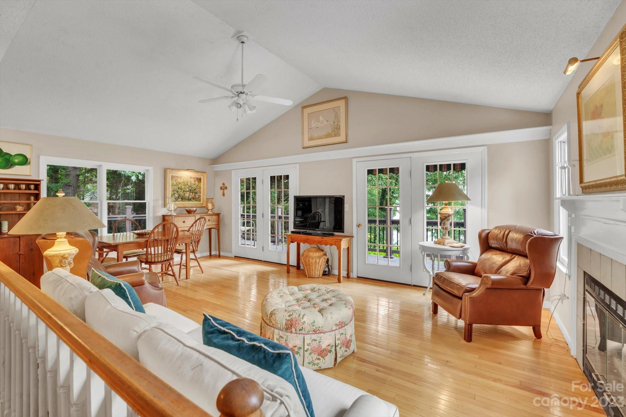 Laurel Pointe - Residential