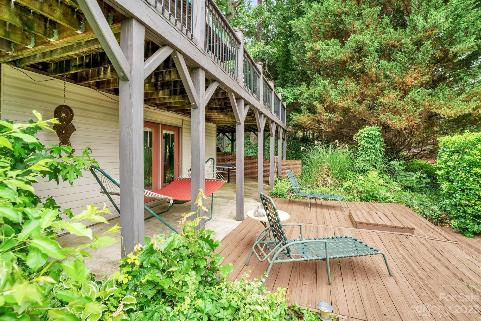 Laurel Pointe - Residential