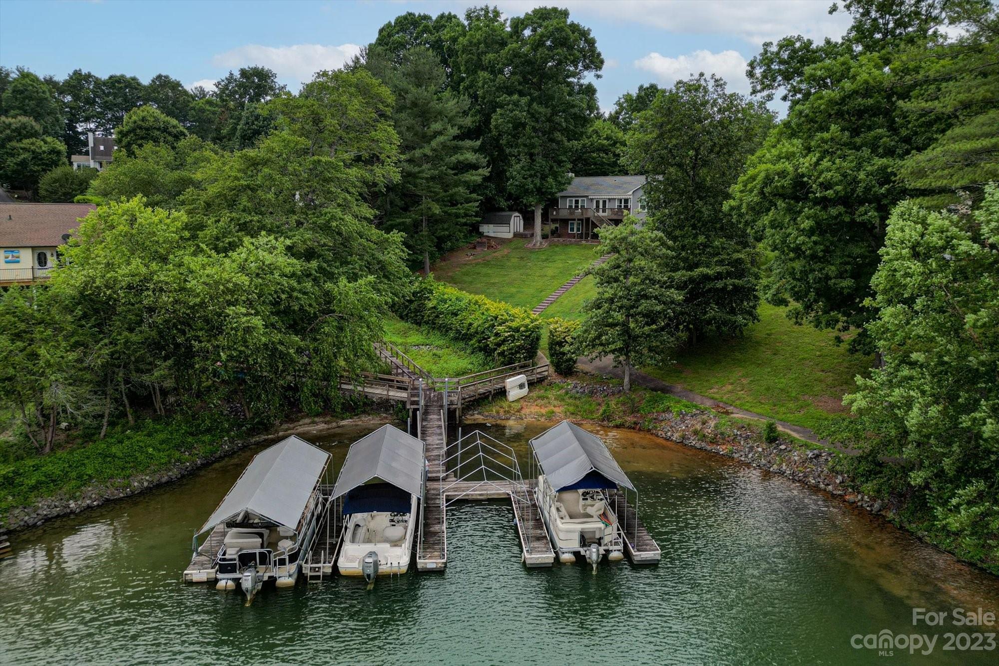 Laurel Pointe - Residential