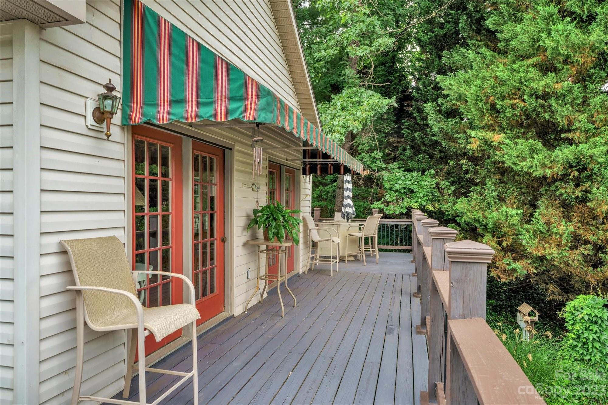 Laurel Pointe - Residential