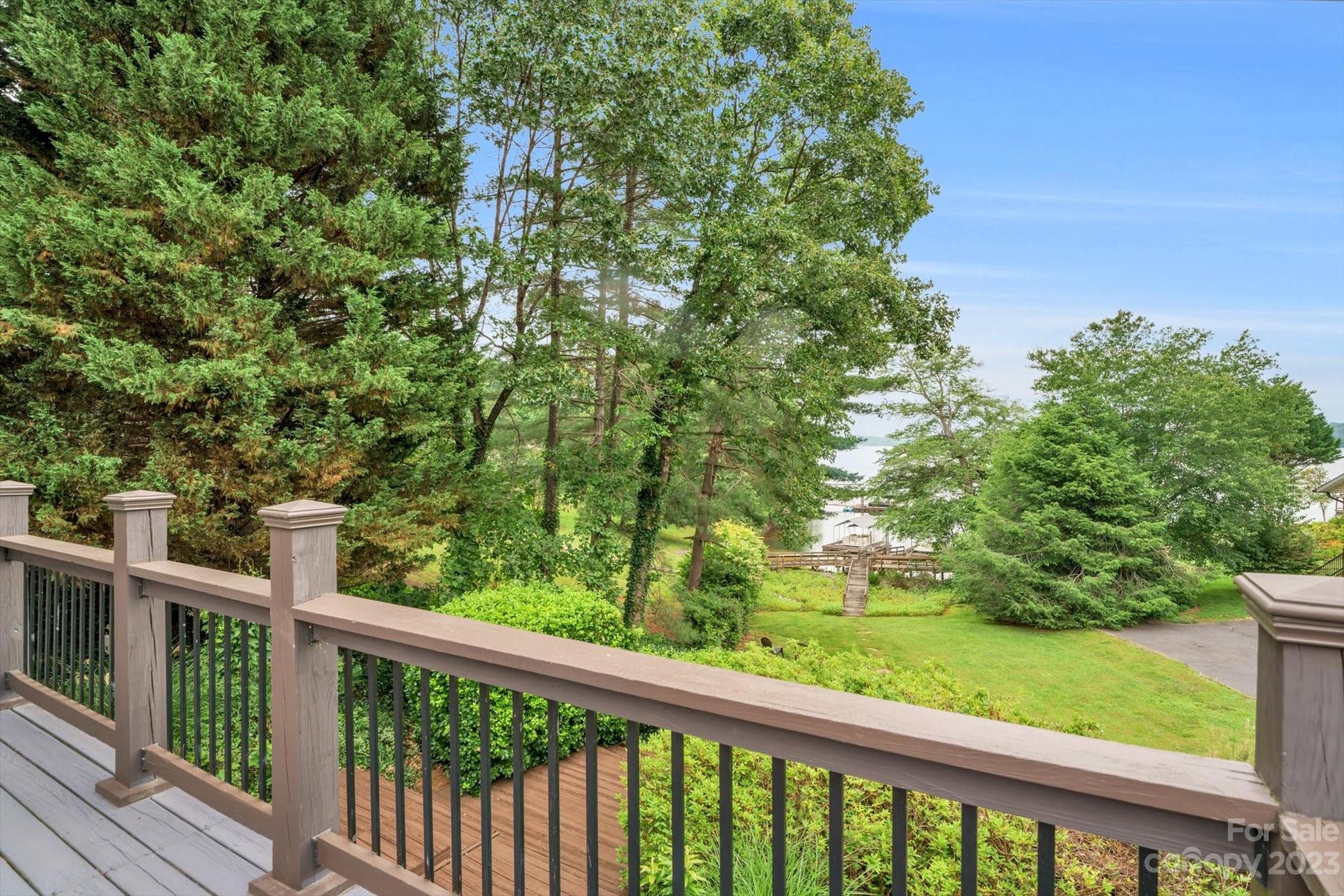 Laurel Pointe - Residential